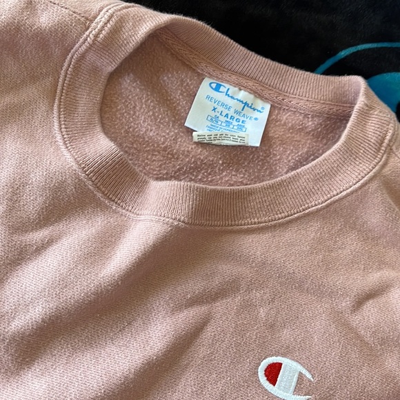 Champion cropped crew neck. Size women’s XL - Picture 2 of 3